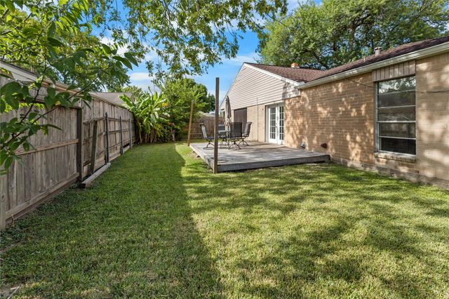 309 Cole Street, Webster, TX 77598