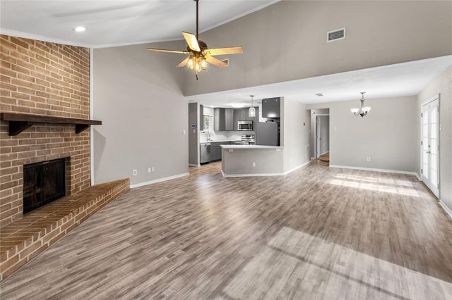 309 Cole Street, Webster, TX 77598