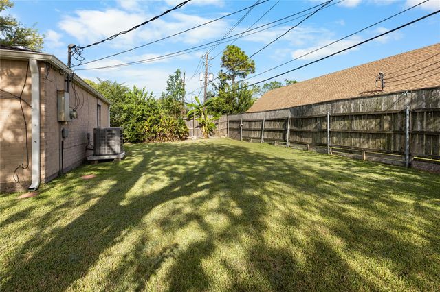 309 Cole Street, Webster, TX 77598