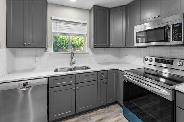 309 Cole Street, Webster, TX 77598