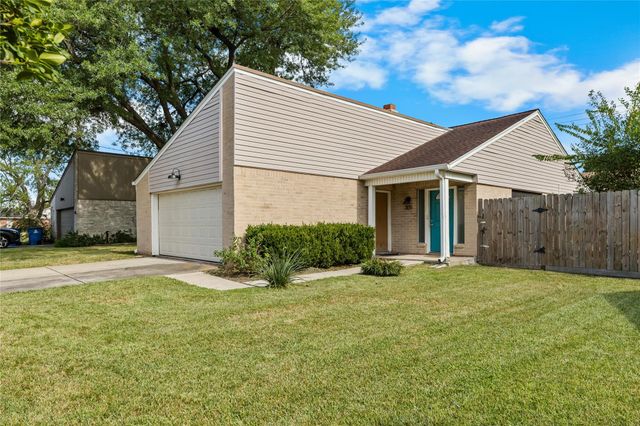 309 Cole Street, Webster, TX 77598