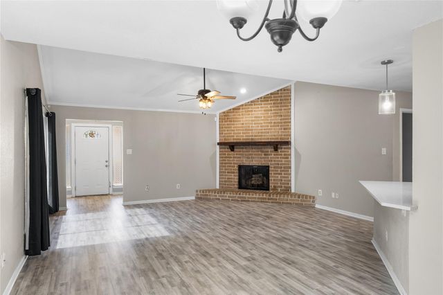 309 Cole Street, Webster, TX 77598