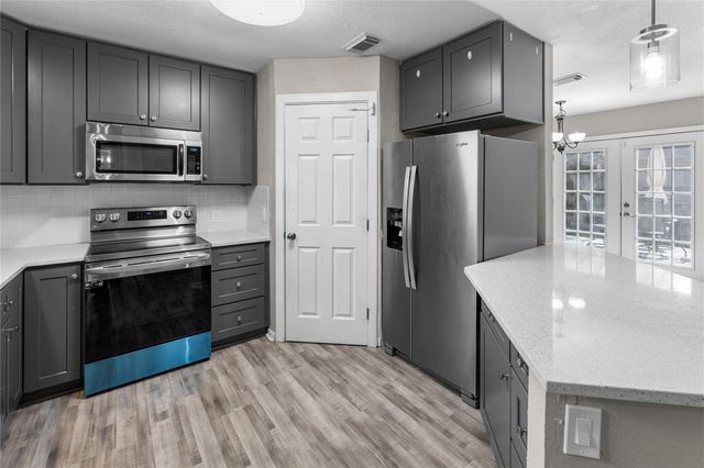 309 Cole Street, Webster, TX 77598