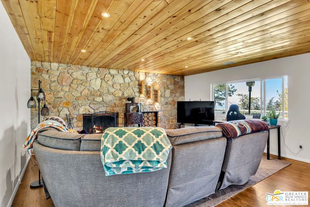 23971 Skyview Drive, Idyllwild, CA 92549