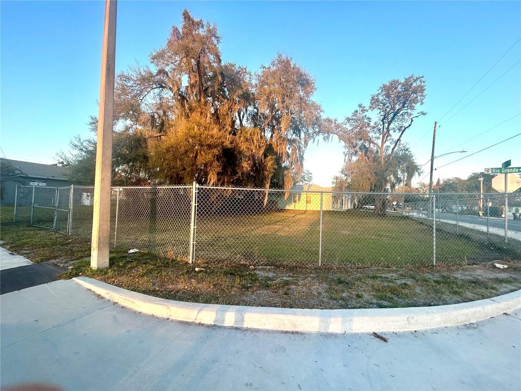 Image 2 of property listing at 2035 S RIO GRANDE AVENUE, Orlando, FL 32805