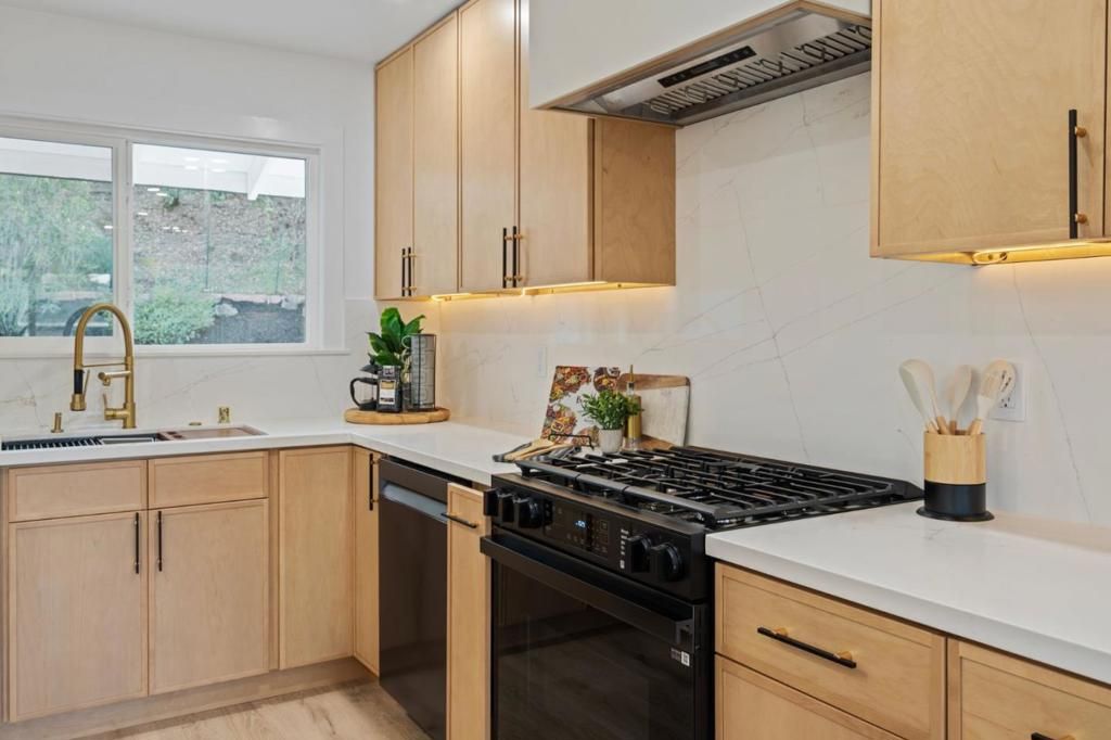 Image 11 of property listing at 100 Hardie Drive, Moraga, CA 94556