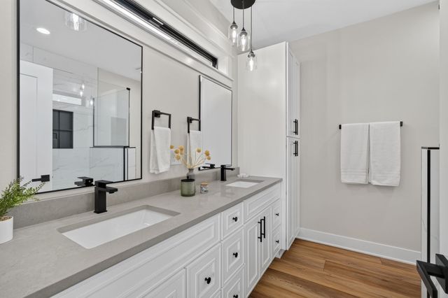 270 NW Copperleaf Court, Waukee, IA 50263