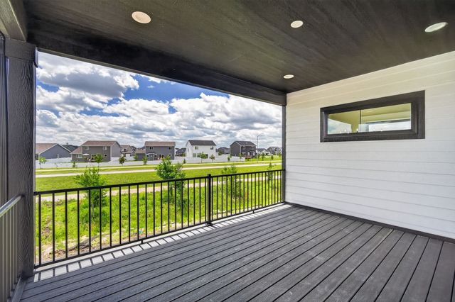 270 NW Copperleaf Court, Waukee, IA 50263