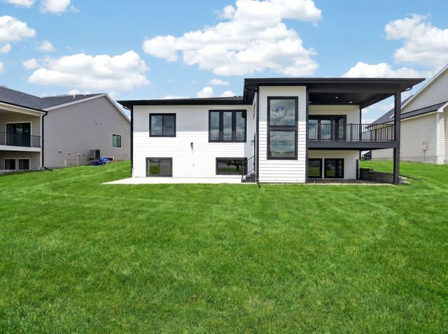 270 NW Copperleaf Court, Waukee, IA 50263