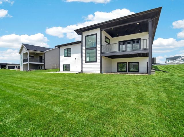 270 NW Copperleaf Court, Waukee, IA 50263