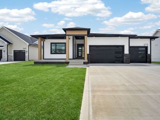 270 NW Copperleaf Court, Waukee, IA 50263