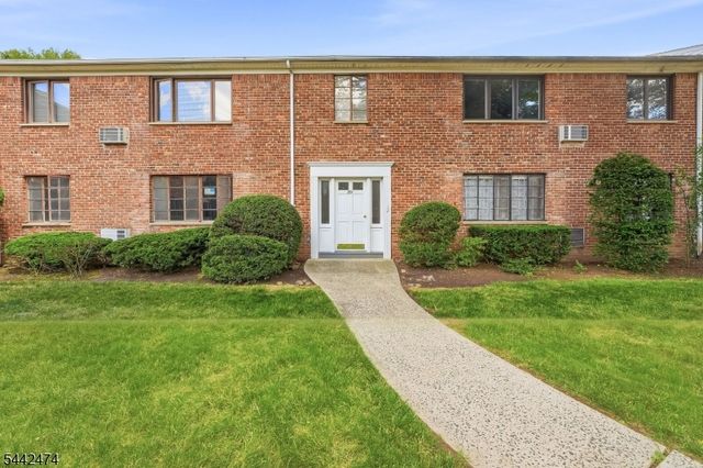 89 Troy Dr, Springfield Twp., NJ 07081