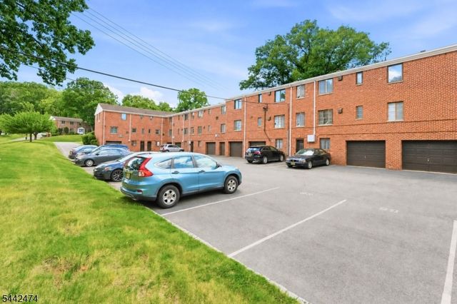 89 Troy Dr, Springfield Twp., NJ 07081