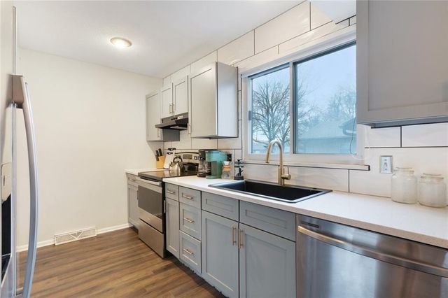 9102 Grant Lane, Overland Park, KS 66212