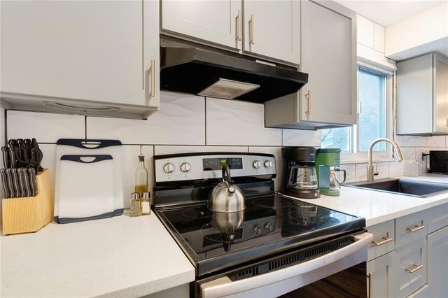 9102 Grant Lane, Overland Park, KS 66212