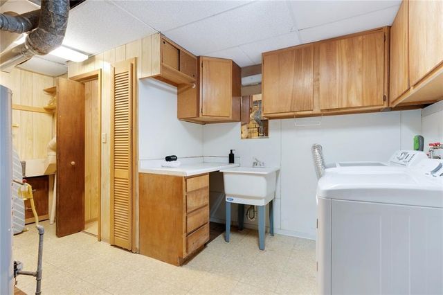 9102 Grant Lane, Overland Park, KS 66212