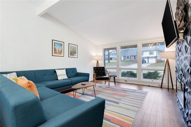 9102 Grant Lane, Overland Park, KS 66212