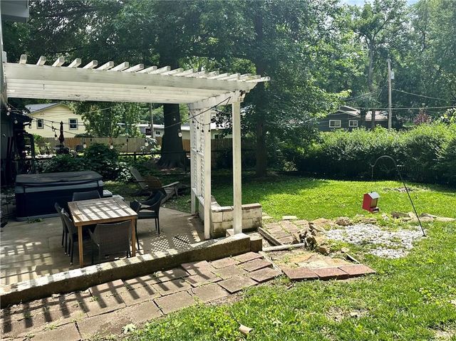 9102 Grant Lane, Overland Park, KS 66212