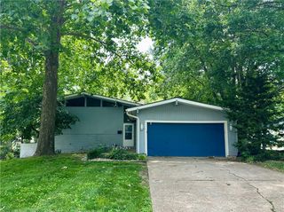 9102 Grant Lane, Overland Park, KS 66212