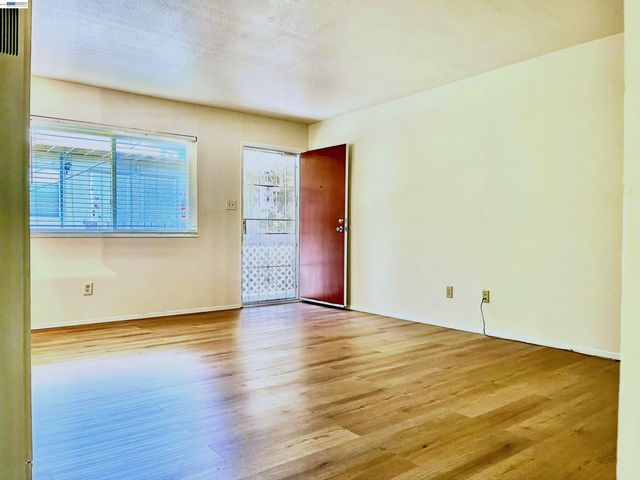 582 E H St, Benicia, CA 94510