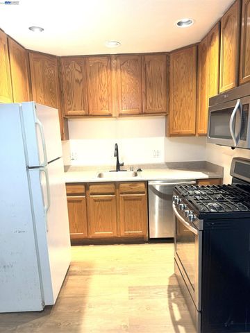 582 E H St, Benicia, CA 94510