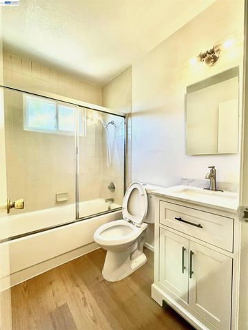 582 E H St, Benicia, CA 94510