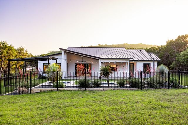 845 Coronado Dr, Kerrville, TX 78028