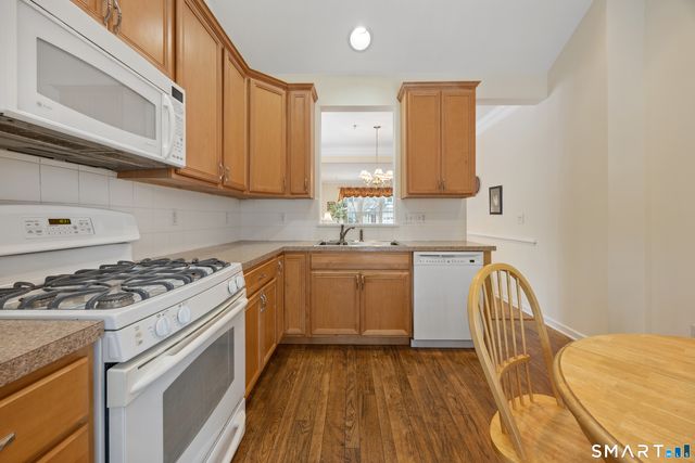 21 Fieldstone Court 21, North Haven, CT 06473