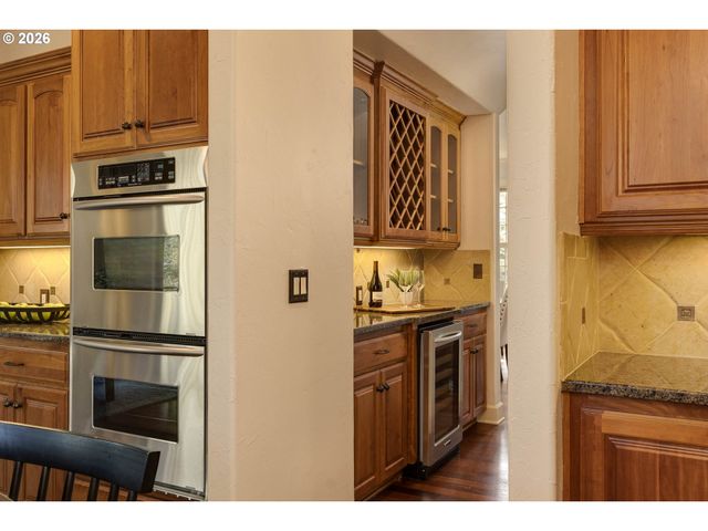 18237 Sw FLORENDO Ln, Beaverton, OR 97007