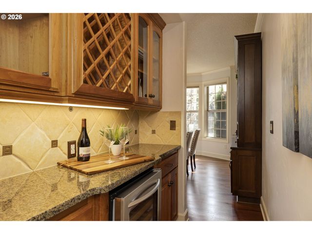 18237 Sw FLORENDO Ln, Beaverton, OR 97007