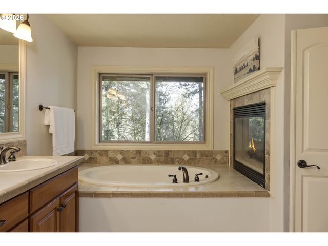 18237 Sw FLORENDO Ln, Beaverton, OR 97007