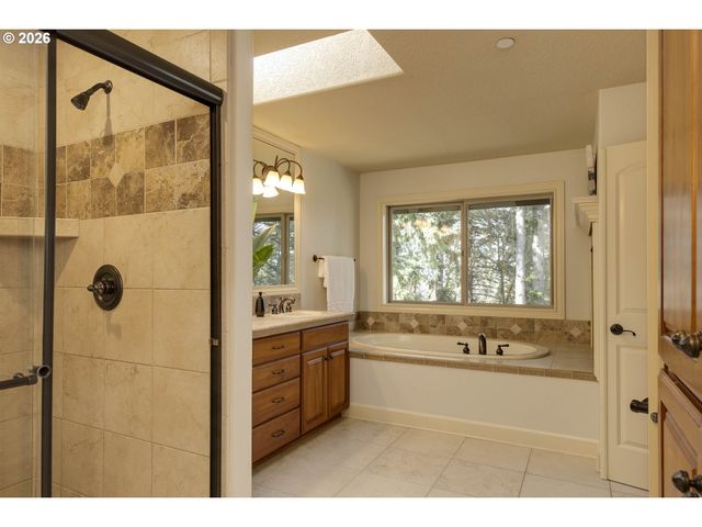 18237 Sw FLORENDO Ln, Beaverton, OR 97007