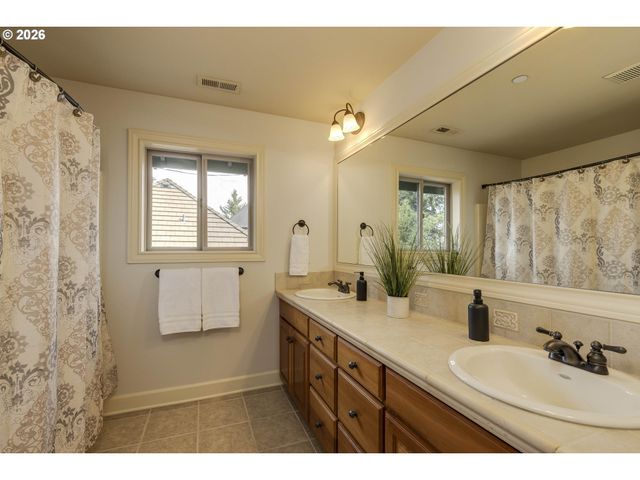 18237 Sw FLORENDO Ln, Beaverton, OR 97007