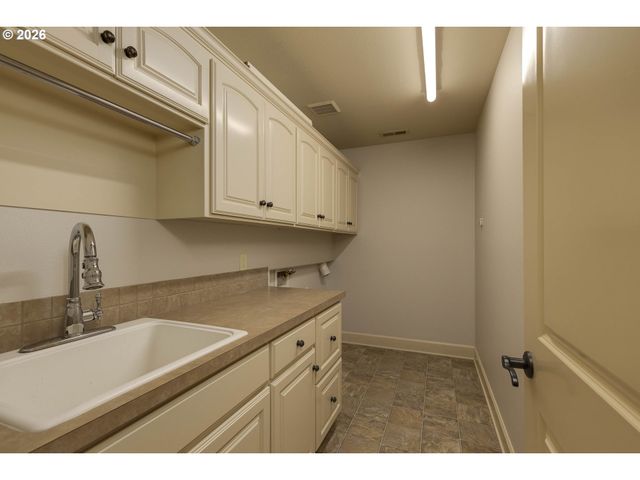 18237 Sw FLORENDO Ln, Beaverton, OR 97007