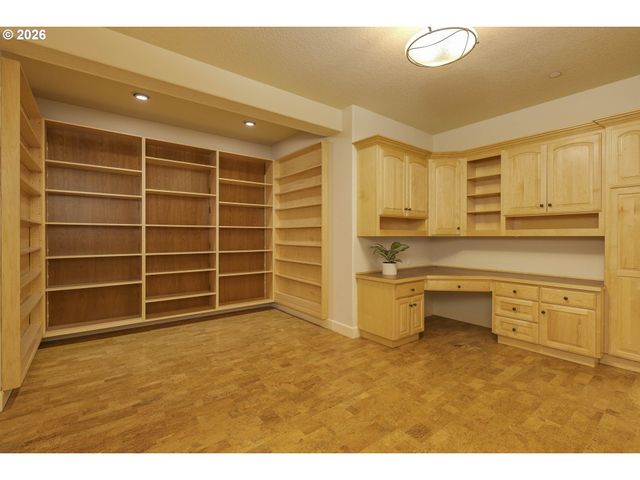 18237 Sw FLORENDO Ln, Beaverton, OR 97007