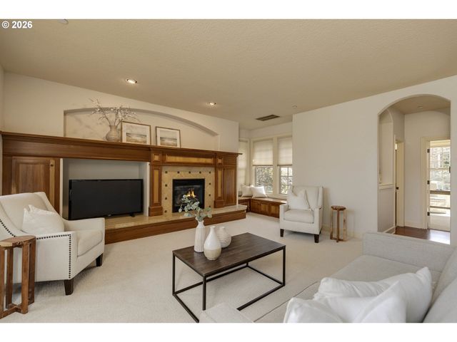 18237 Sw FLORENDO Ln, Beaverton, OR 97007