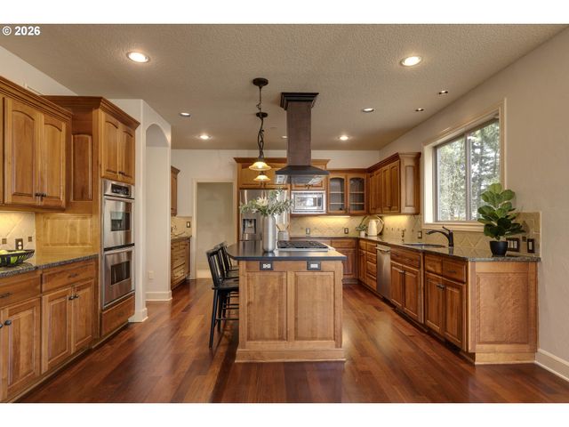 18237 Sw FLORENDO Ln, Beaverton, OR 97007