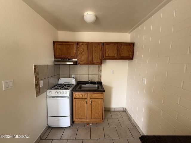 5433 E 30th St Apt B, Tucson, AZ 85711