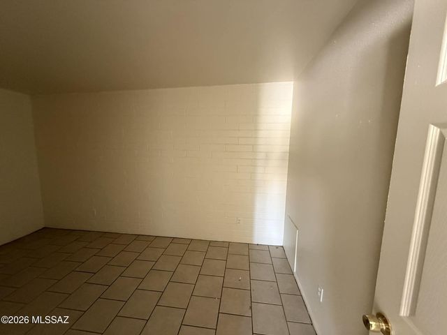 5433 E 30th St Apt B, Tucson, AZ 85711