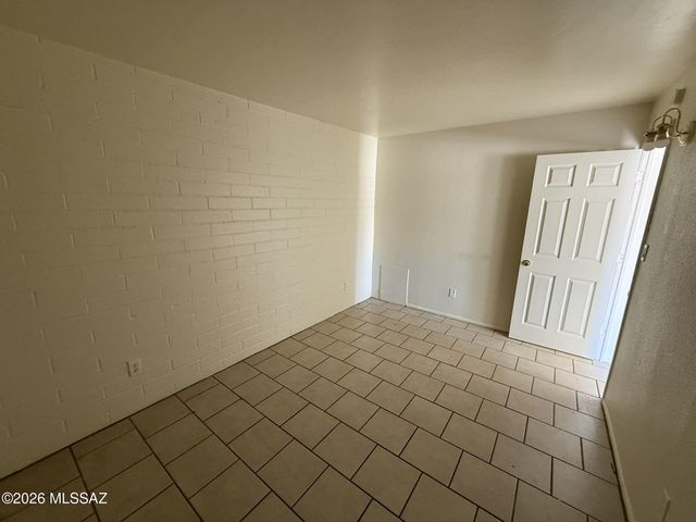 5433 E 30th St Apt B, Tucson, AZ 85711