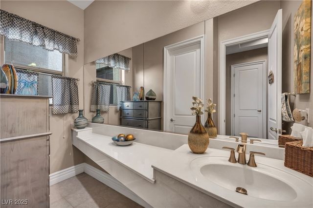 7670 Frittata Avenue, Las Vegas, NV 89113