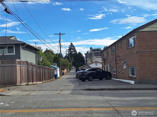 5647 38th Avenue SW, Seattle, WA 98126