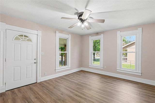 201 Spruce Street, Garden City, MO 64747