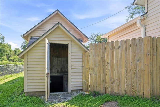 201 Spruce Street, Garden City, MO 64747