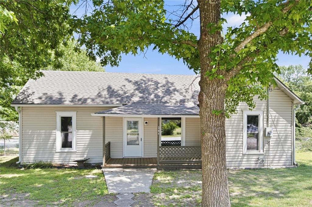 201 Spruce Street, Garden City, MO 64747