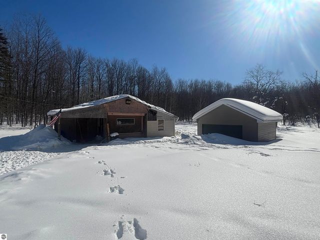 5884 Scholl Road, Mancelona, MI 49659
