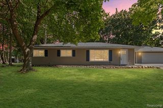 5698 Everest Drive, Clarkston, MI 48346