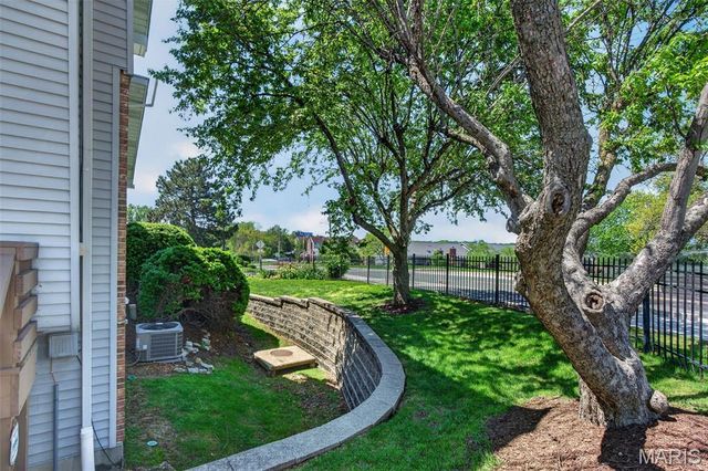 102 Parc Forest Trail 8A, St Charles, MO 63303