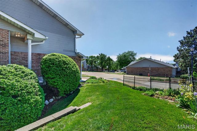 102 Parc Forest Trail 8A, St Charles, MO 63303