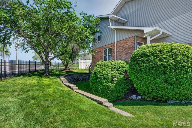 102 Parc Forest Trail 8A, St Charles, MO 63303